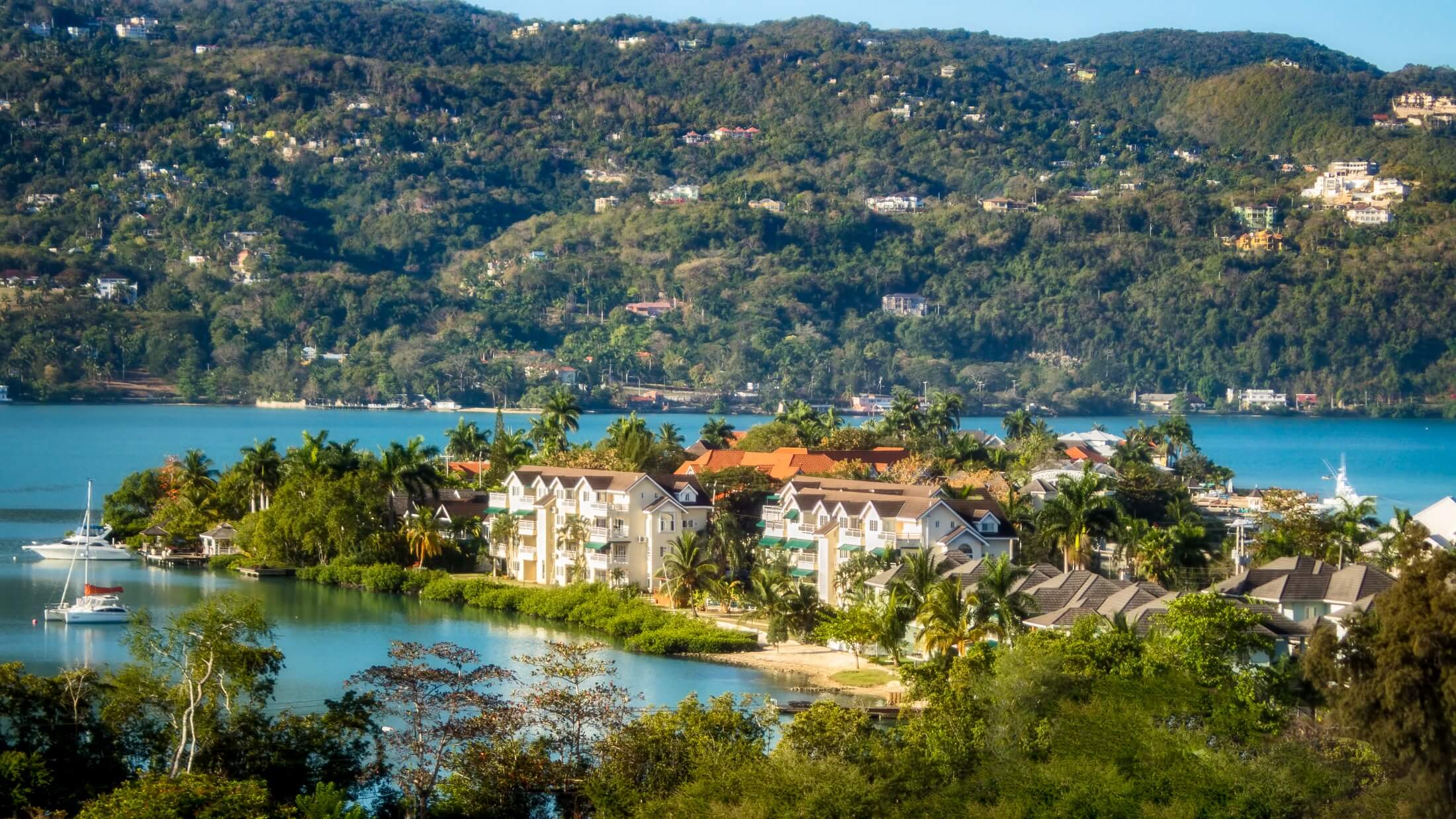 Panoramiczny widok Montego Bay, Jamajka w wspaniały wiosenny dzień.