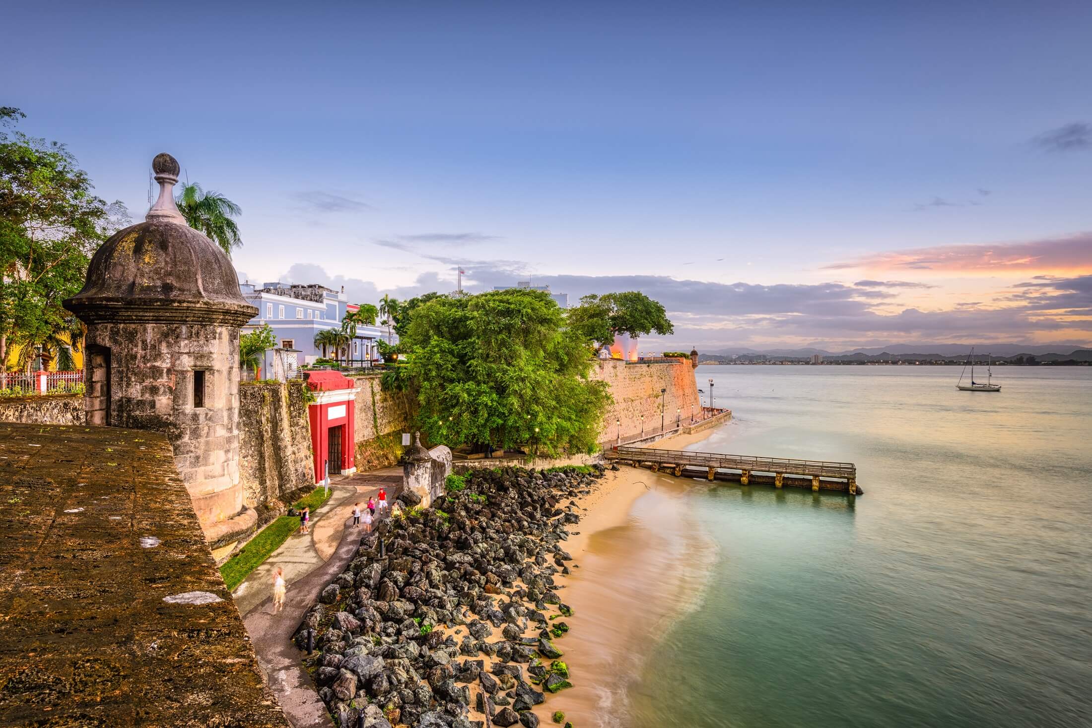 San Juan, wybrzeże Puerto Rico Karaibów wzdłuż Paseo de la Princesa.