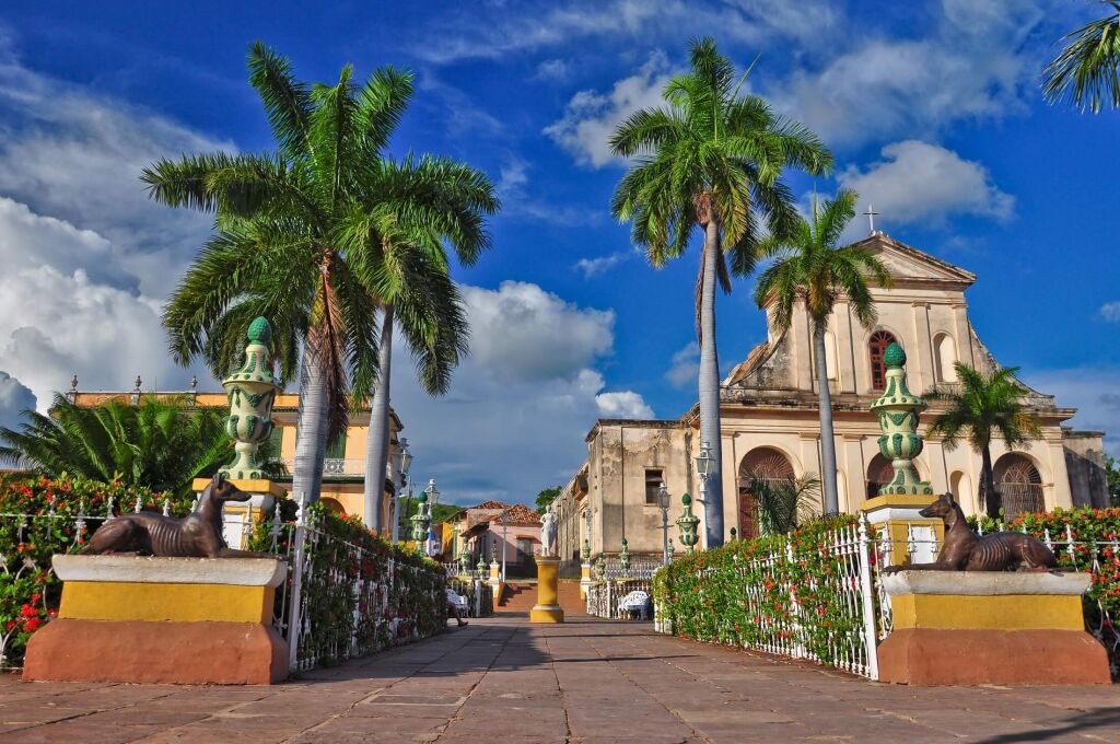 Trinidad to miasto na Kubie. 500-letnie miasto z hiszpańską architekturą kolonialną jest wpisane na Listę Światowego Dziedzictwa UNESCO. Trinidad słynie z brukowanych ulic, pastelowych domów z grillem z kutego żelaza.