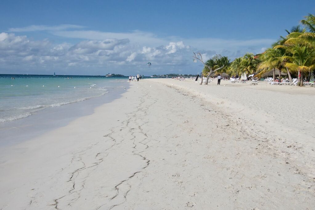 White sands at Seven Mile Beach in Negril, Jamaica