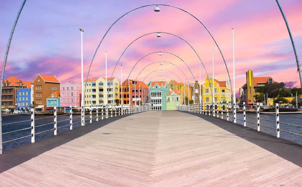 Pływający most pantonowy w Willemstad, Curacao
