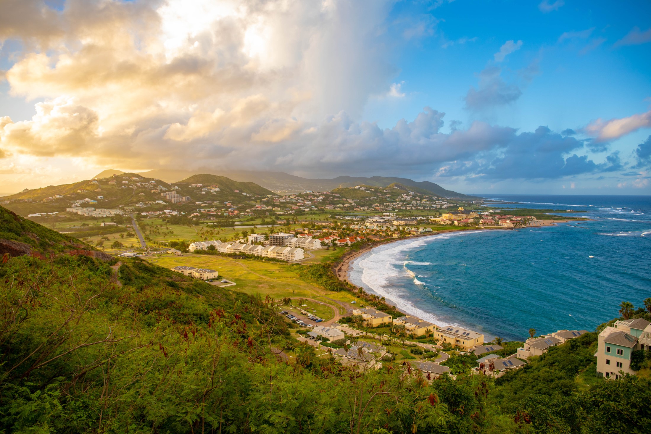 Frigate Bay to nazwa dwóch położonych blisko siebie zatok na wyspie Saint Kitts.
