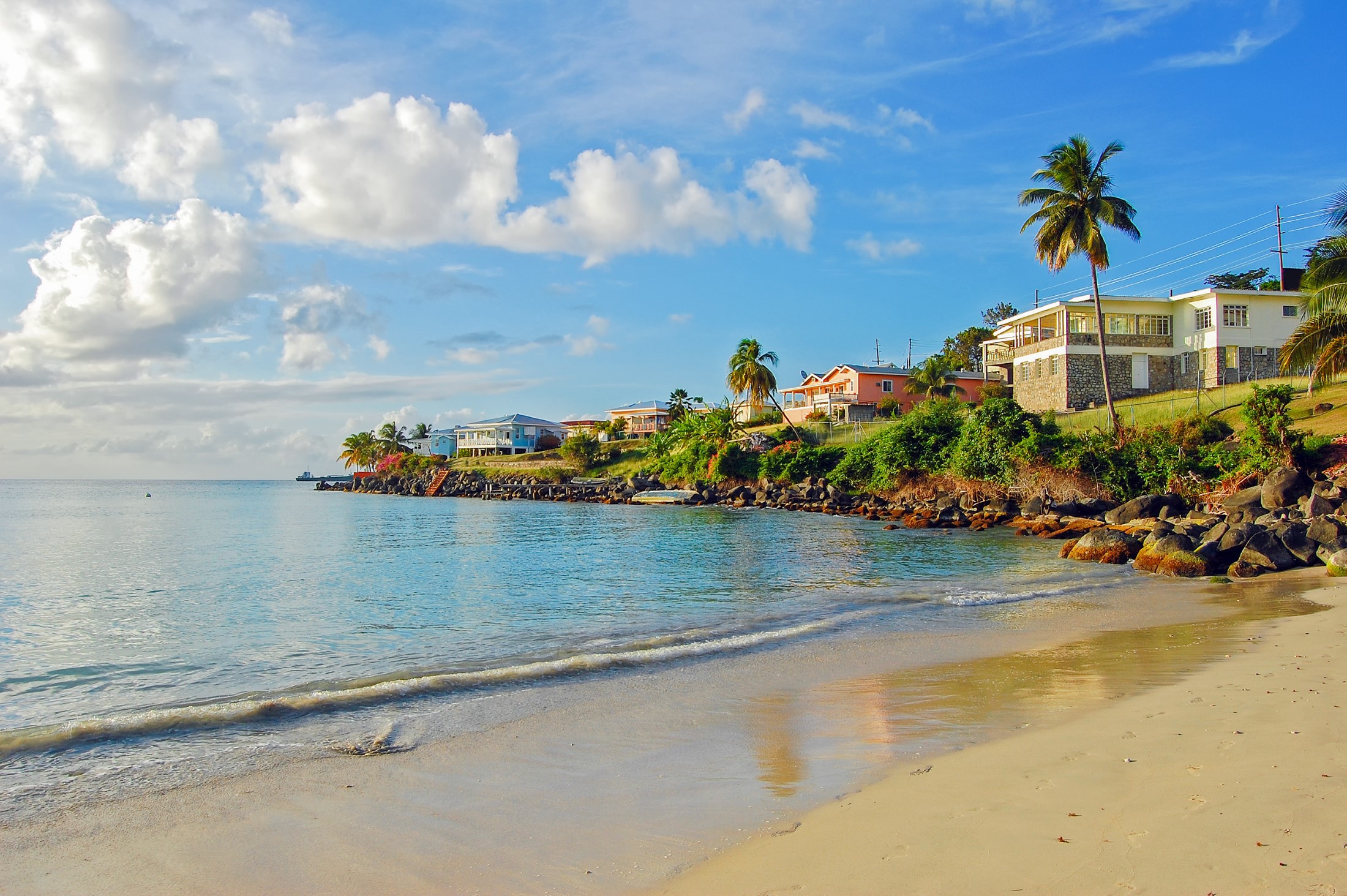 Widok na plaży Grand Anse na wyspie Grenada, regionie Karaibów Małych Antyli